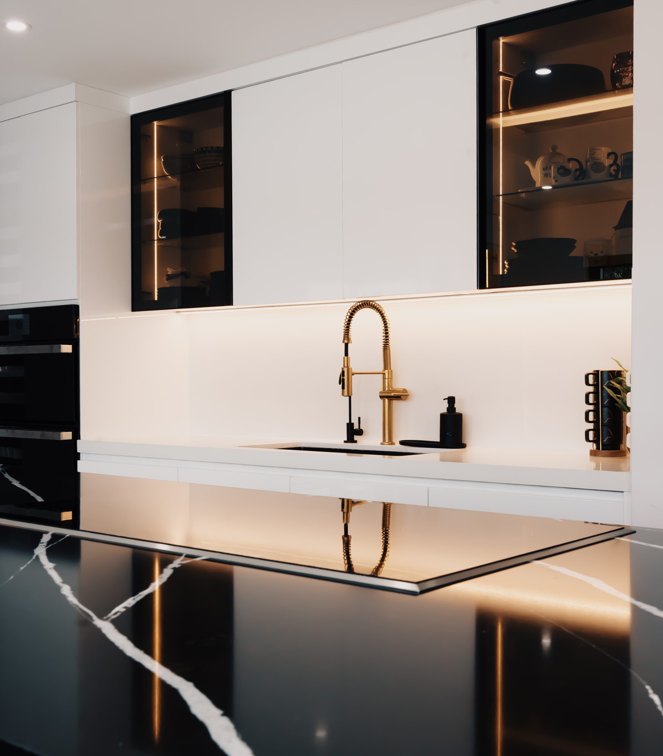6 Different Ways to Decorate Your Kitchen Countertop with marble accents.
